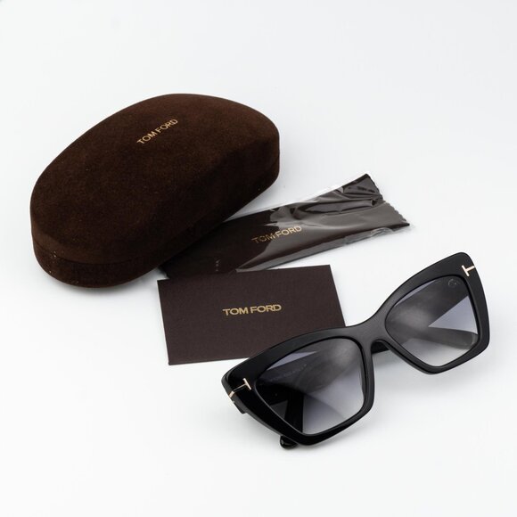 Tom Ford WYATT Women Sunglasses Black Gradient Smoke Cat Eye FT0871/S 01B BRAND - Picture 9 of 12